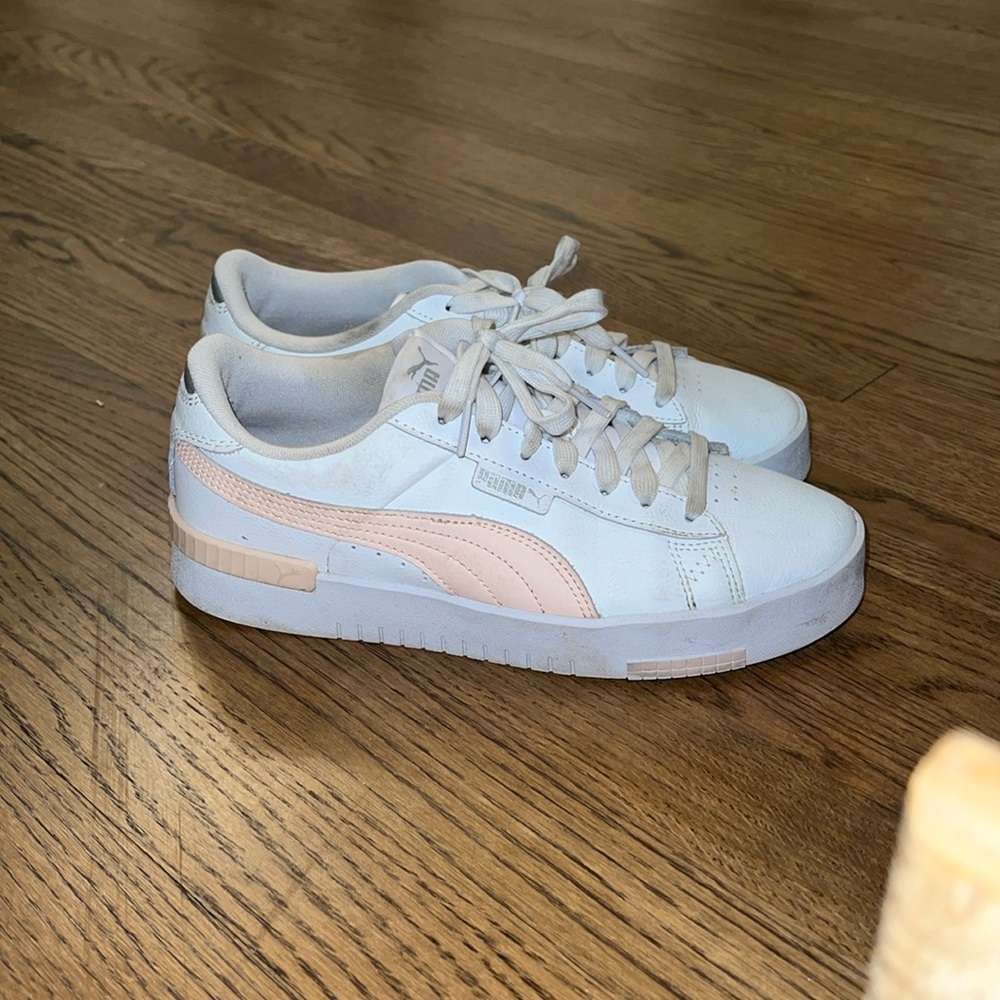 Woman’s Puma sneaker